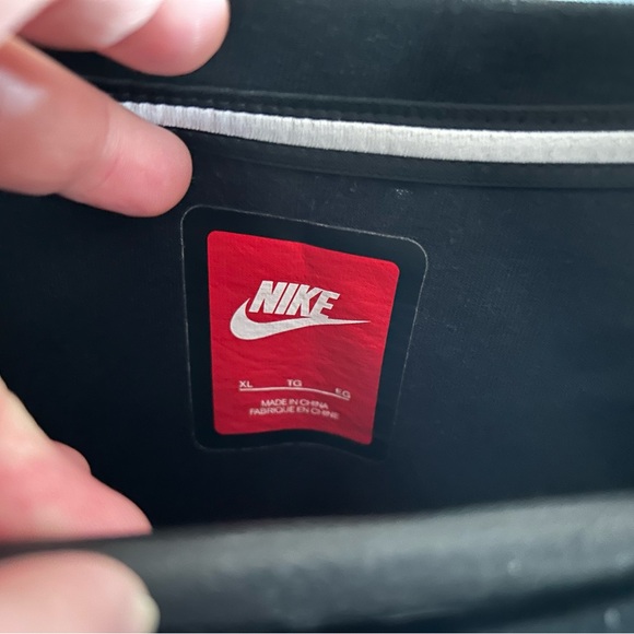 Nike Tech Fleece sweatshirt with front pouch black XL - Picture 6 of 6